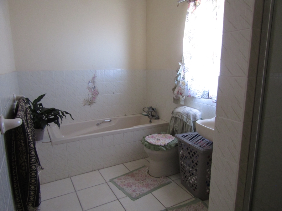 4 Bedroom Property for Sale in Kruisfontein Eastern Cape